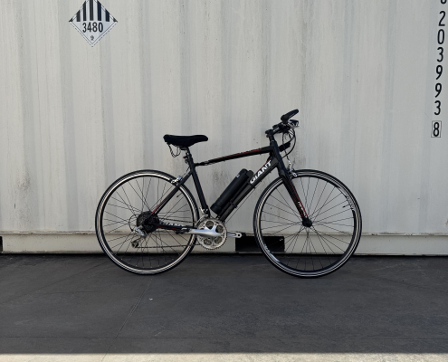 Vélo de route Giant batterie 360wh + kit éclairage OZO 100 Lumens Vélo de route Giant batterie 360wh + kit éclairage OZO 100 Lumens