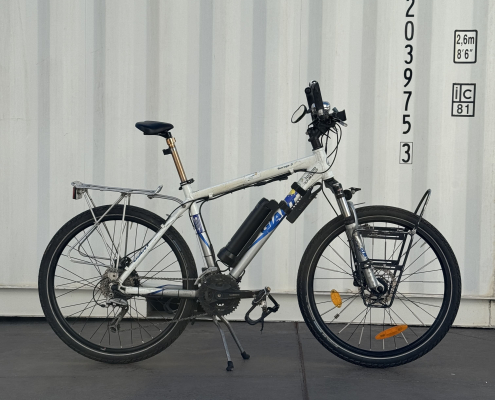 vélo de ville giant terrage 3 moteur roue arrière batterie gourde