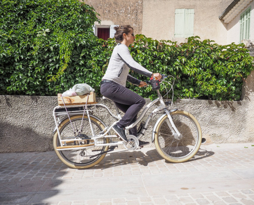 Vélo ville YUBA femme électrique, moteur roue arrière, batterie porte-bagages