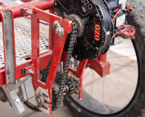 Vue arrière du moteur remorque solaire