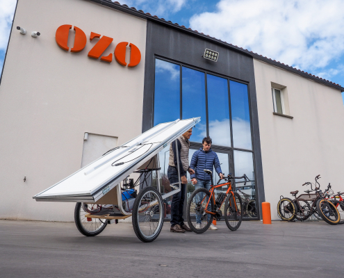 Remorque électrique avec panneaux solaires